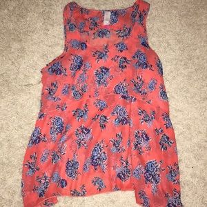 Floral patterned shirt!💓